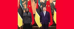 习近平会见莫桑比克总理莱维 