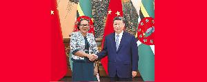 习近平会见多米尼克总统伯顿 