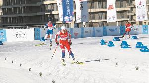 越过雪丘 少年飞驰  &mdash;&mdash;越野滑雪小将竞逐雪上荣光